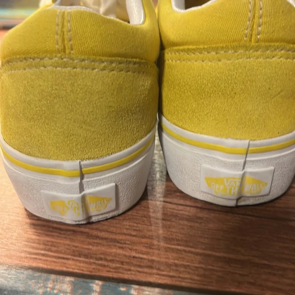 Yellow vans - Picture 3 of 4